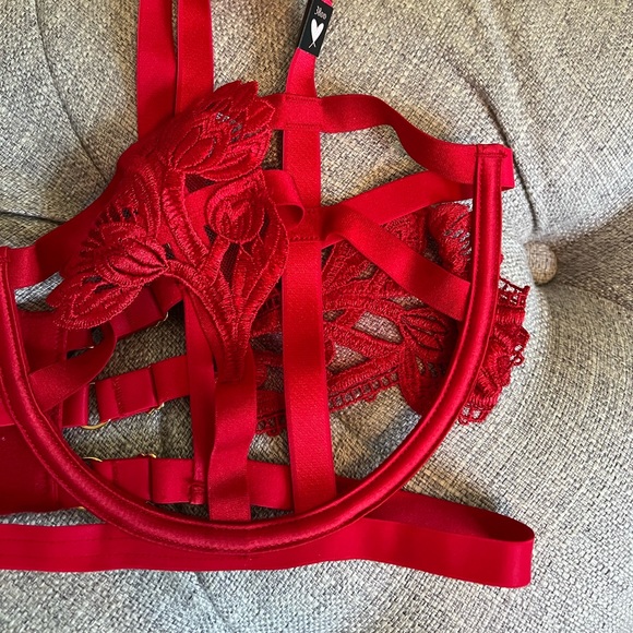 VS Luxe Banded Balconette Bra - Picture 7 of 14